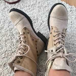 Combat boots